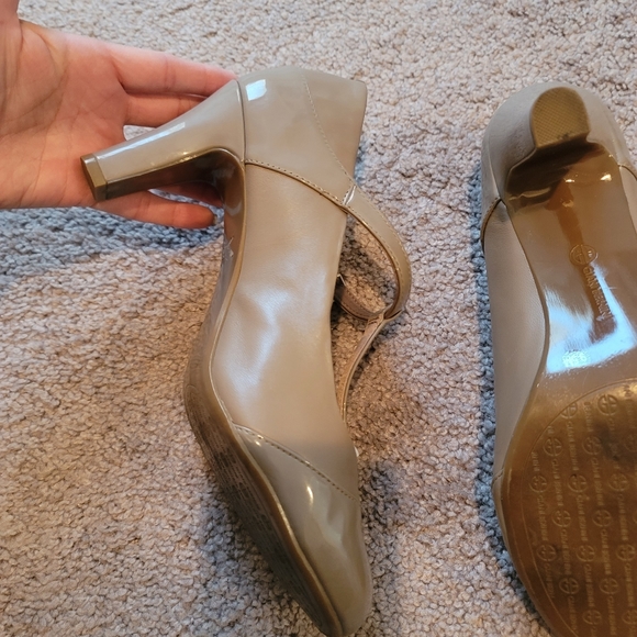 T strap pumps - Picture 5 of 8